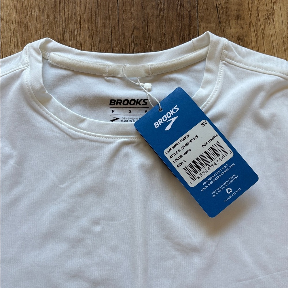 Brooks Luxe Tank & Short Sleeve. - Picture 5 of 6